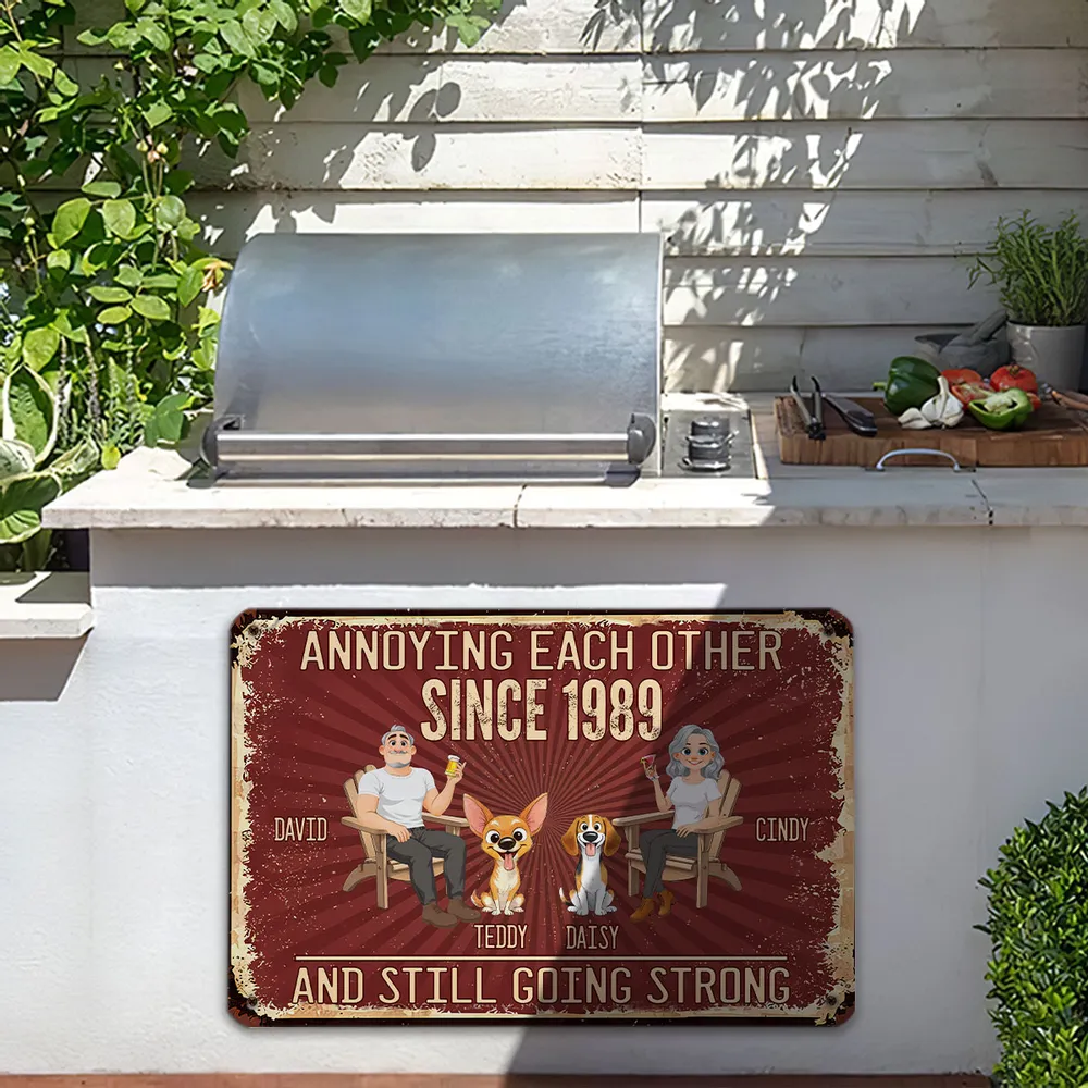 Personalized Rectangular Iron Sign, Seated Couple With Dogs, Vintage Red Unique Creative Gift - Image 7