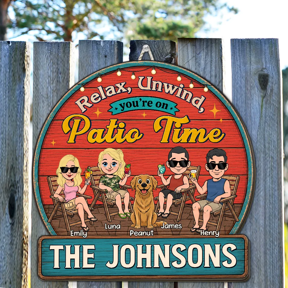 Personalized Wooden Sign with Lounging Patio Family & Dog Scene, Unique Creative Gift for Families - Image 5