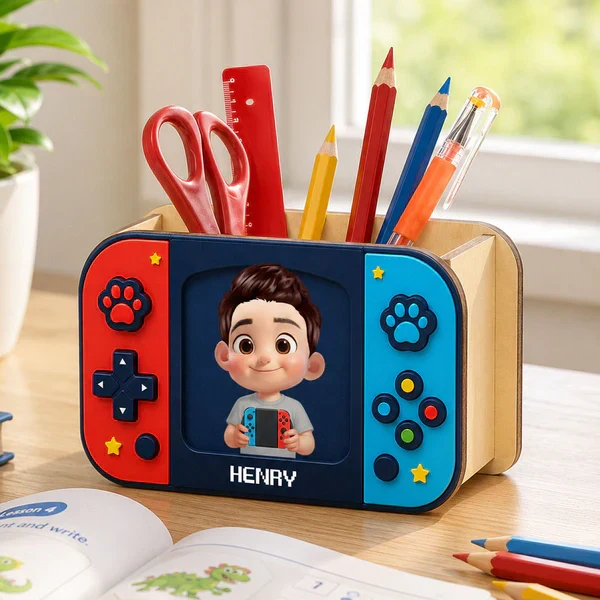 Personalized Wooden Pen Holder, Cute Gamer Boy Holding Controller, Unique Back To School Gift For Kids - Image 6