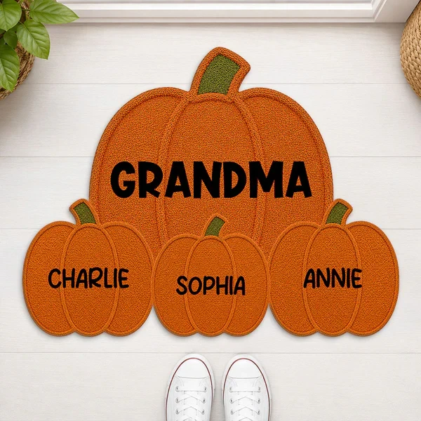 Personalized Pumpkin Shaped Doormat for Grandma, Unique Fall Entryway Gift with Little Pumpkins - Image 5