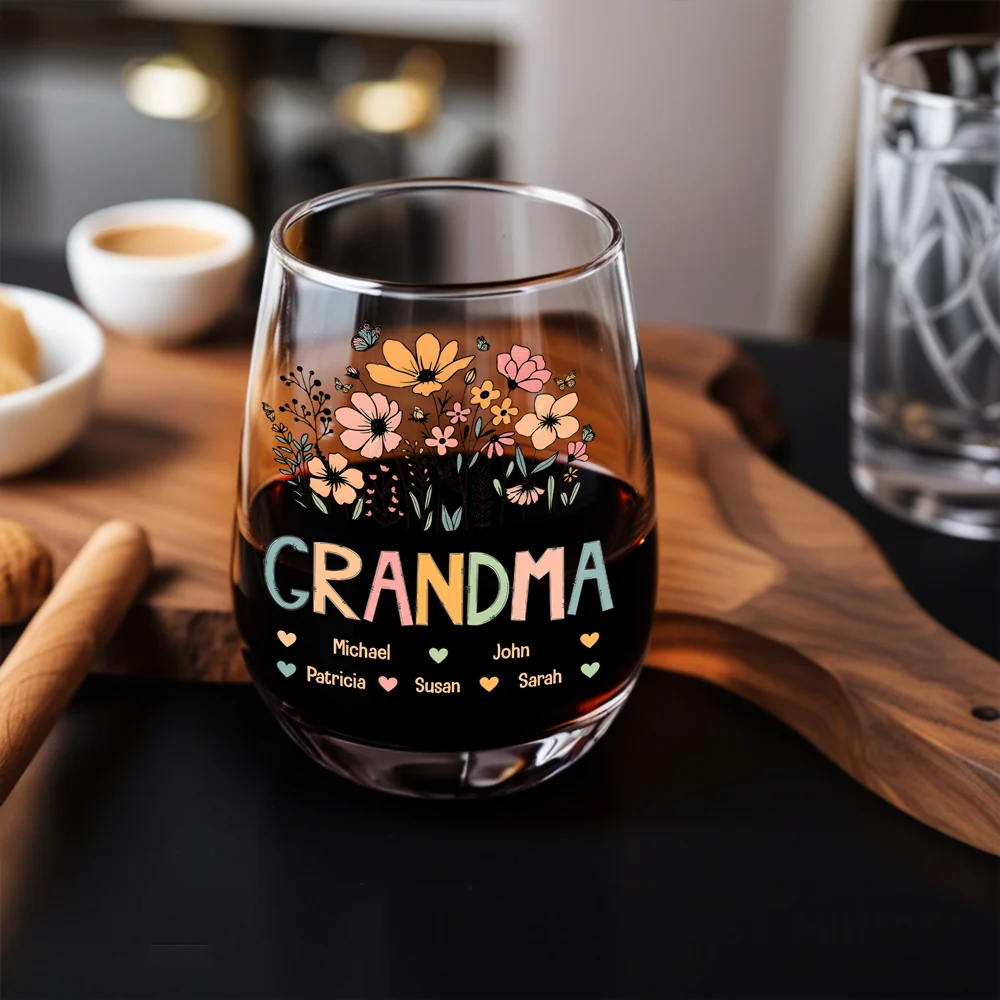 Personalized Wine Glass for Grandma with Colorful Flower Design, Customizable with Names of Grandchildren, Ideal Gift for Grandmothers on Special Occasions - Image 7